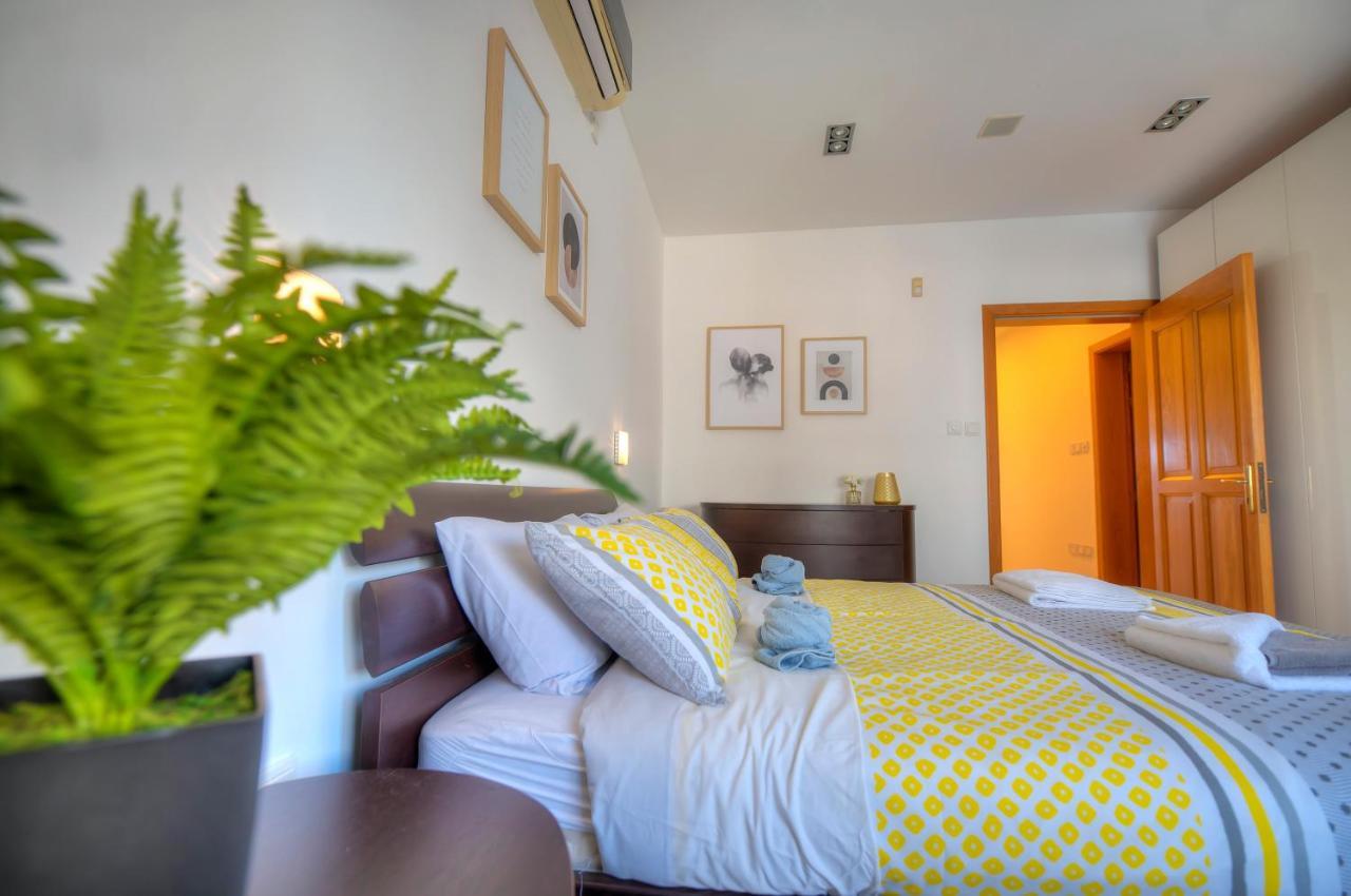 Bright And Spacious 3 Bedroom Apartment With Breathtaking Views - Goslm-5 Sliema Exteriér fotografie